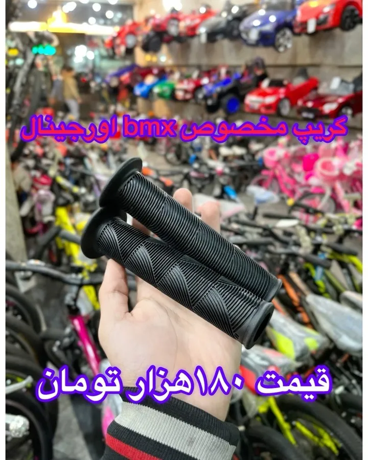 گریپ لبه‌دار دوچرخه BMX ترکام، رنگ مشکی، جنس پلاستیک، استوانه‌ای آجدار