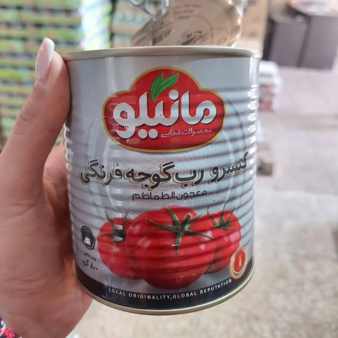 رب گوجه فرنگی ۸۰۰ گرمی مانیلو، رنگ قرمز، نقرهای و سفید، جنس فلز، استوانهای قوطی