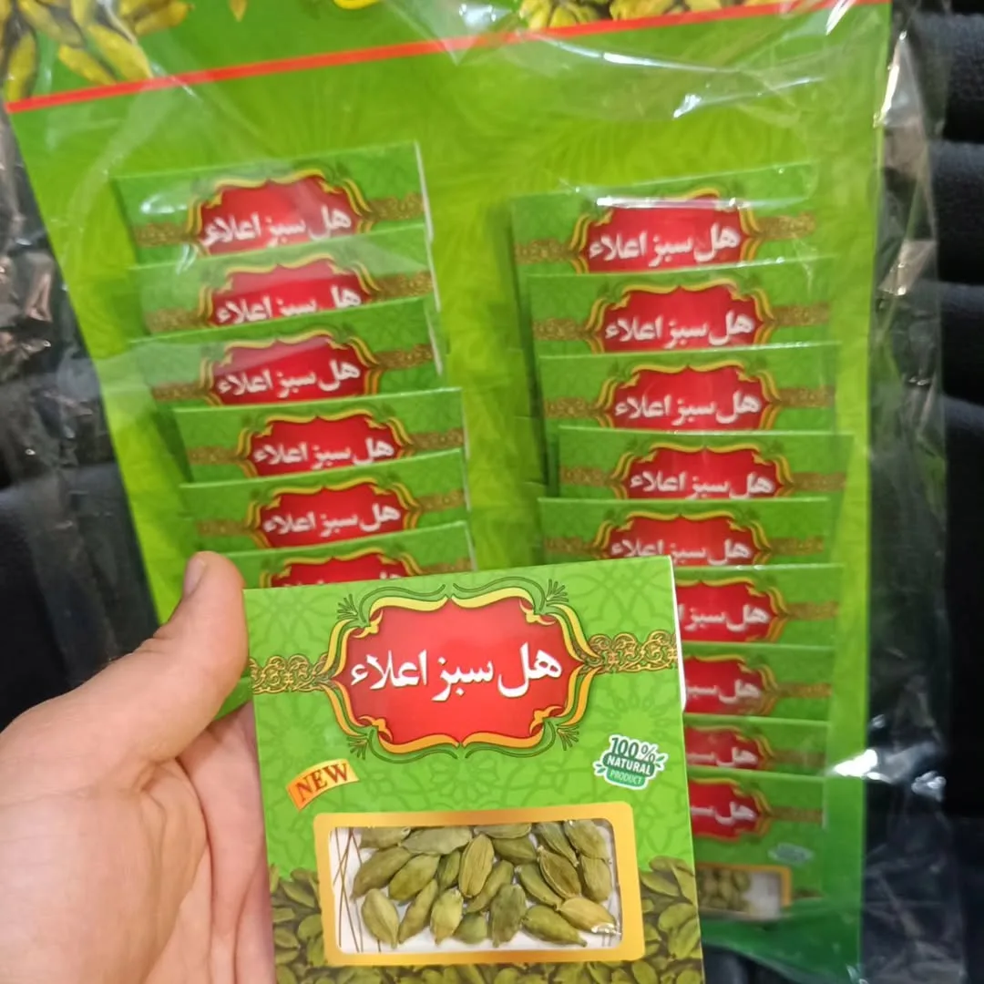 هل سبز اعلا یک مثقالی، رنگ قرمز و طلایی، جنس پلاستیک و گیاهی، بستهبندی و دانههای هل