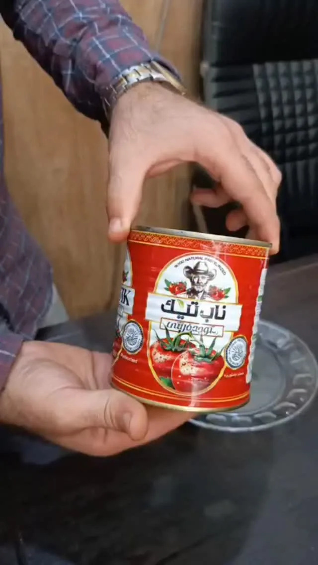 رب قوطی ۸۰۰ گرمی ناب‌تیک، رنگ قرمز و سفید، جنس فلزی، قوطی استوانه‌ای رب