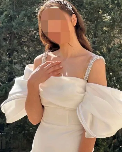 لباس عروس سایز ۳۶، رنگ سفید، طرح سنگ‌دوزی، بلند، دکلته، آستین پفی جدا