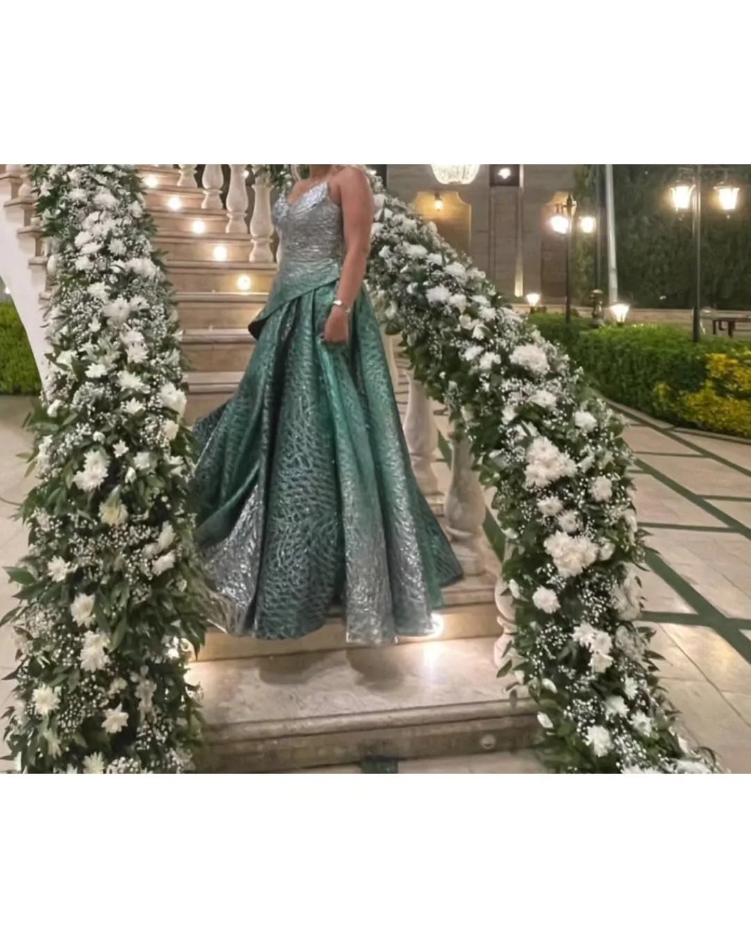 لباس عروس سایز ۴۰ Minna fashion، رنگ سبز و نقره‌ای، جنس ساتن و تور، طرح طرح‌دار، بلند، بندی، جذب
