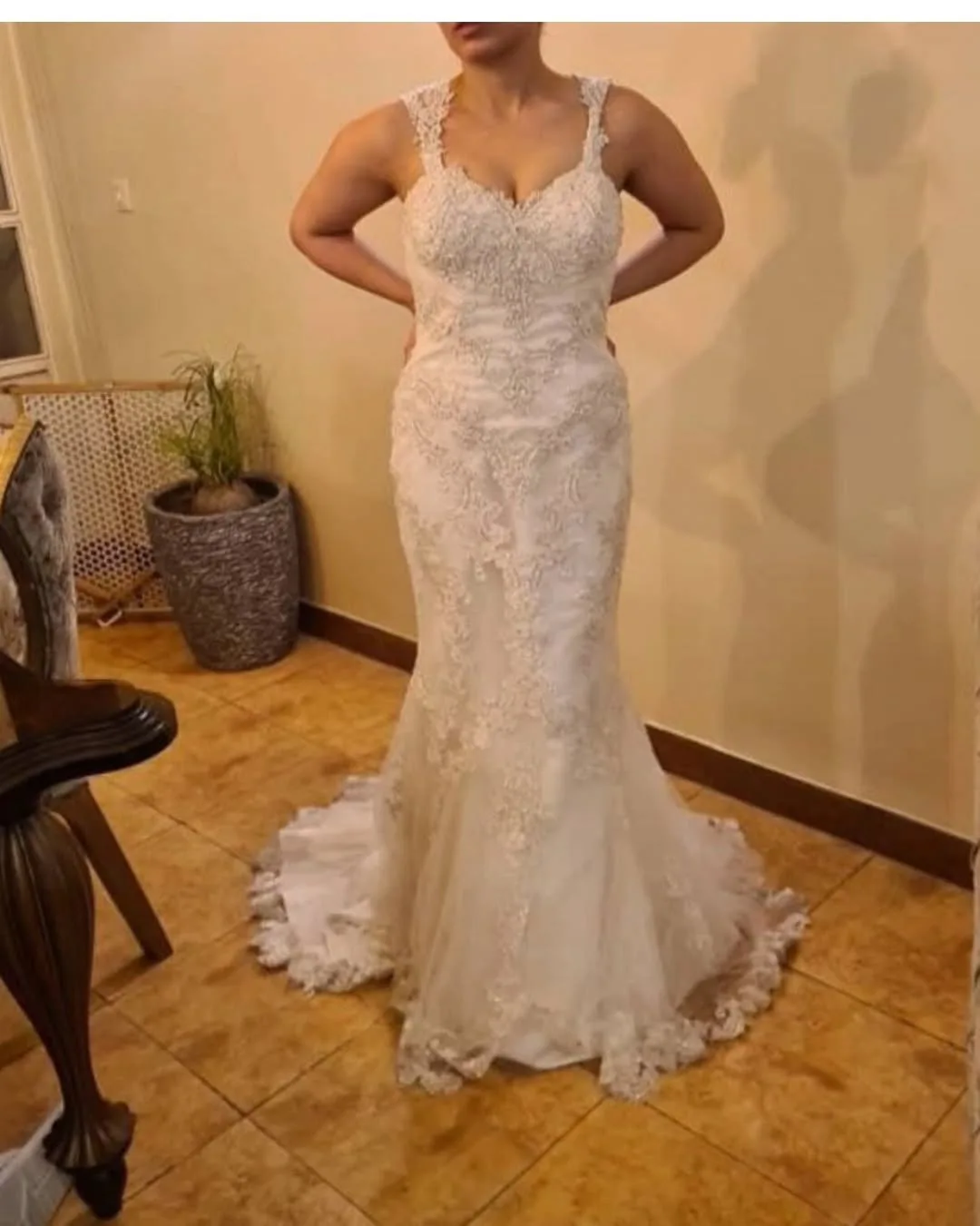 لباس عروس — رنگ سفید — نمای روبه‌رو — بدون آستین — عکس ۴