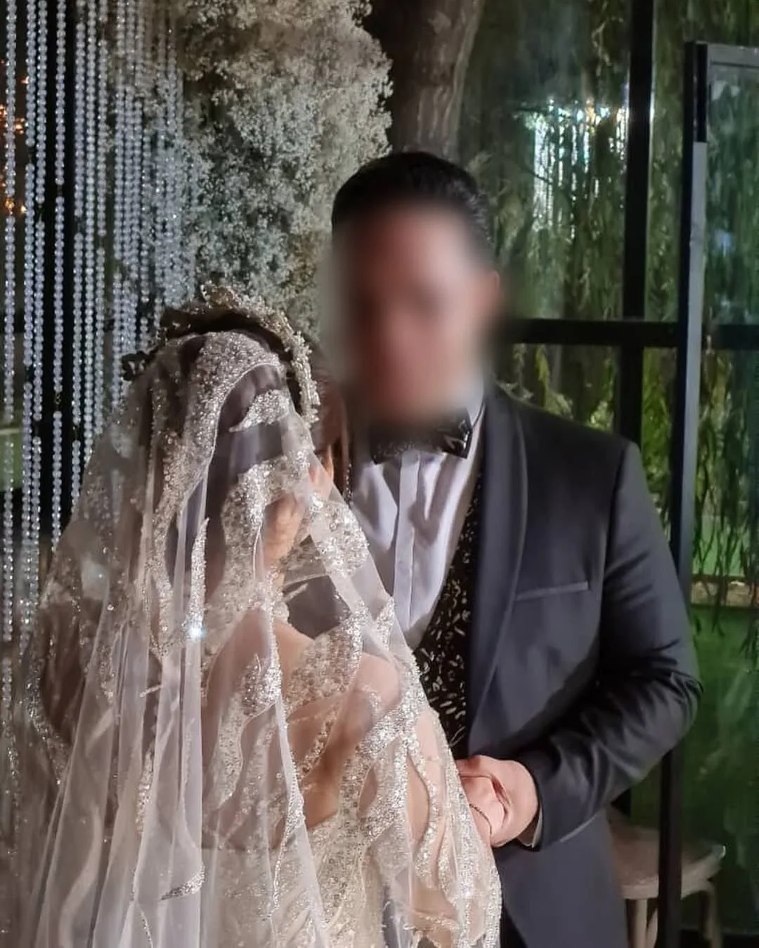 لباس عروس سفارشی‌دوز سنگ‌دوزی — رنگ سفید — نمای جزئیات — سنگ‌دوزی — عکس ۴