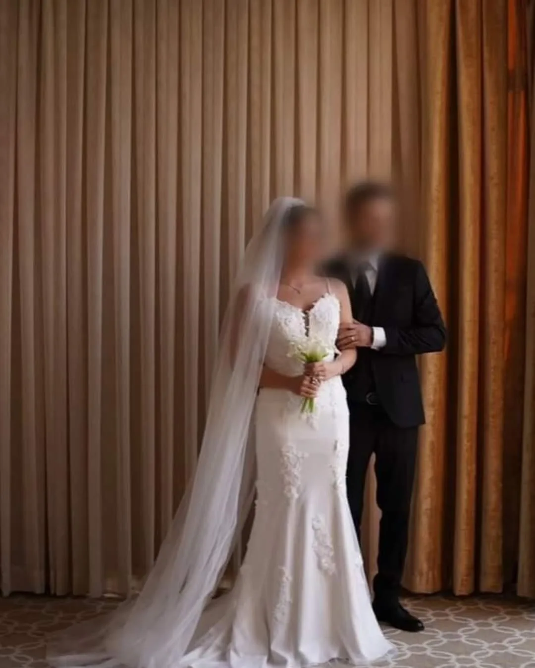 لباس عروس مزوندوز سایز ۳۶، رنگ سفید، طرح گلدوزی، بلند، بدون آستین، جذب