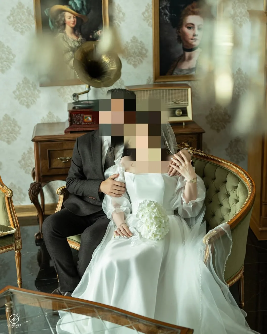 لباس عروس ساتن آمریکایی و حریر — رنگ سفید — نمای روی‌تن — آستین پفی — عکس ۲