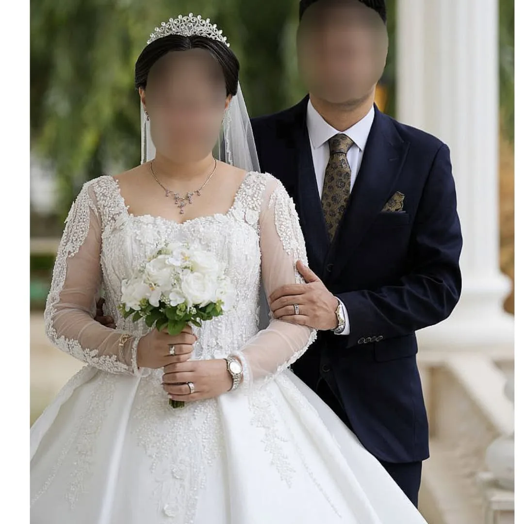 لباس عروس تور پر و دامن ساتن شاین، رنگ سفید، جنس توری، طرح گلدوزی، بلند، یقه مربع، آستین بلند