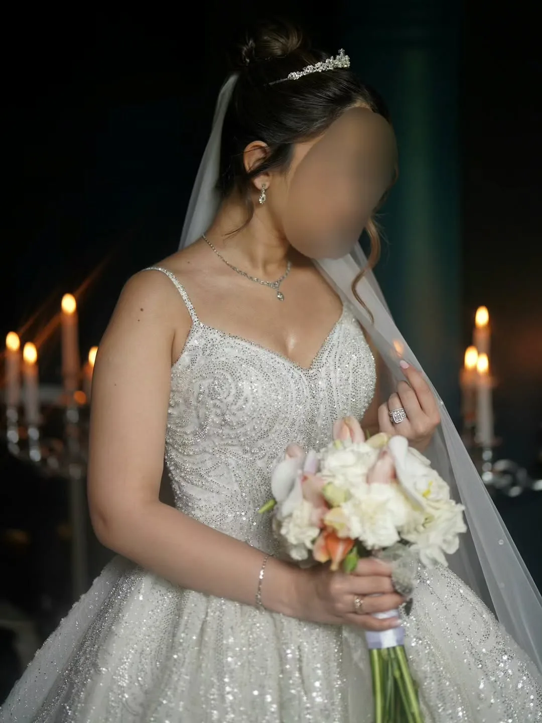 لباس عروس ترک، رنگ سفید، جنس ساتن و تور، طرح سنگدوزی، بلند، بندی، جذب