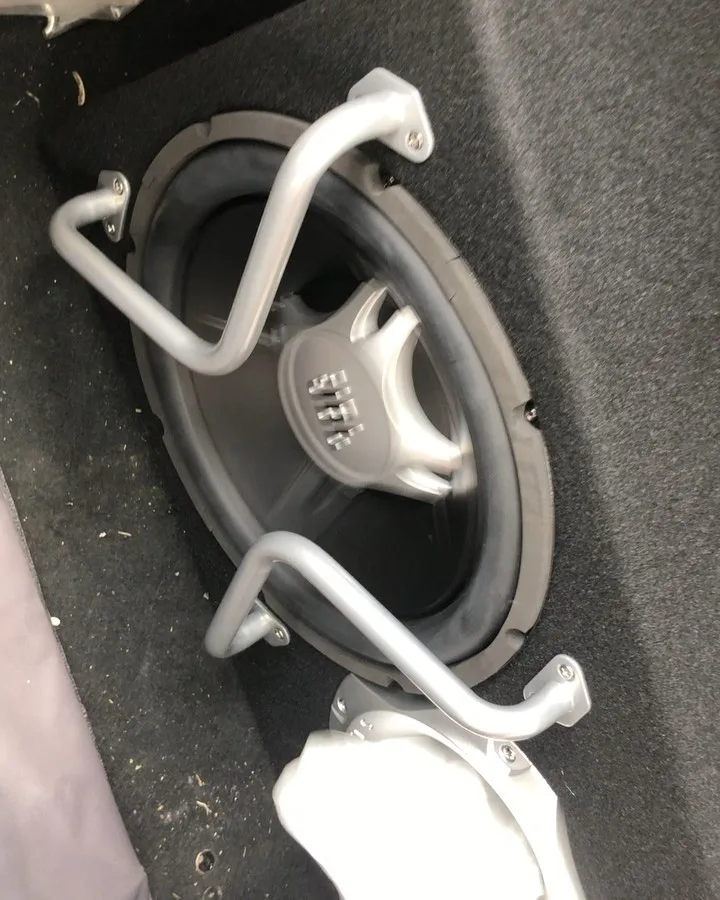ساب باکس اکتیو BassPro 12 JBL، رنگ خاکستری و مشکی، جنس فلز، دایره‌ای