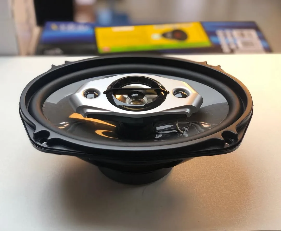 باند خودرو ZN-696V چهارصدوپنجاه وات، رنگ مشکی و نقره‌ای، جنس پلاستیک و فلز، گرد، بلند خودرو