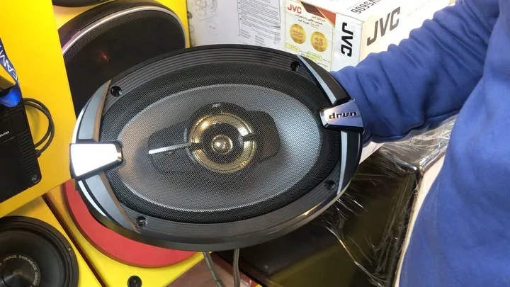 باند بیضی خودرو JVC، رنگ مشکی و نقره‌ای، جنس پلاستیک و فلز
