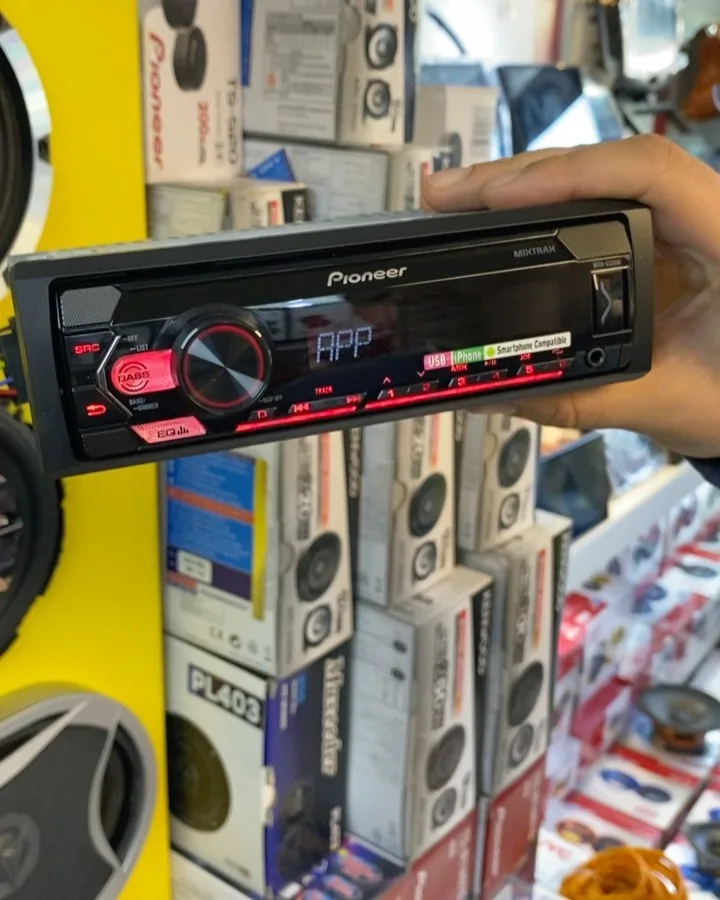 ضبط ماشین مدل MVH-125UI، رنگ مشکی و قرمز، جنس پلاستیک و فلز، تک دین