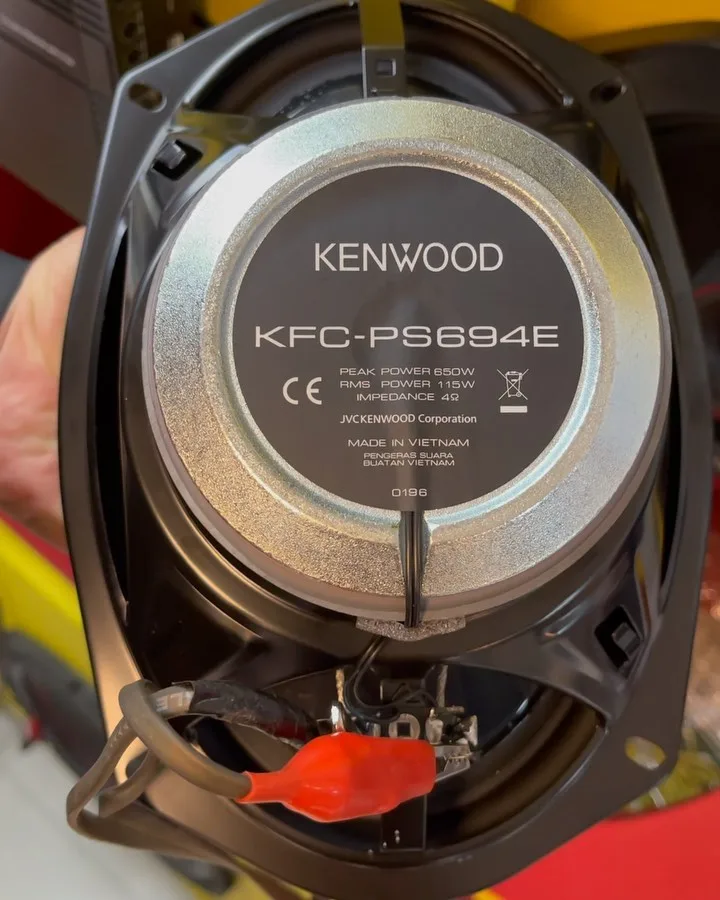 باند خودرو کنوود KFC-PS694E، رنگ مشکی و نقره‌ای، جنس فلز و پلاستیک، بلند بیضی