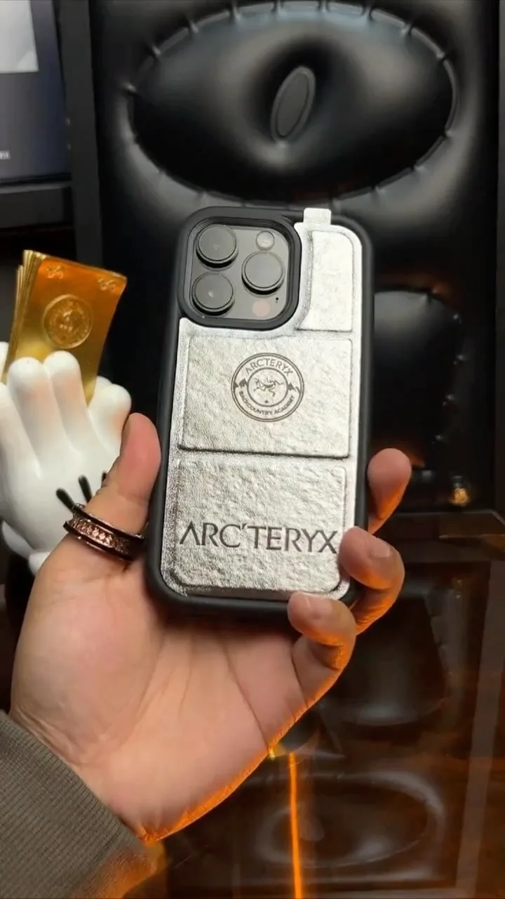 قاب استندشو مگنتی آرکتریکس ARC'TERYX، رنگ نقرهای و مشکی، دارای جای کارت