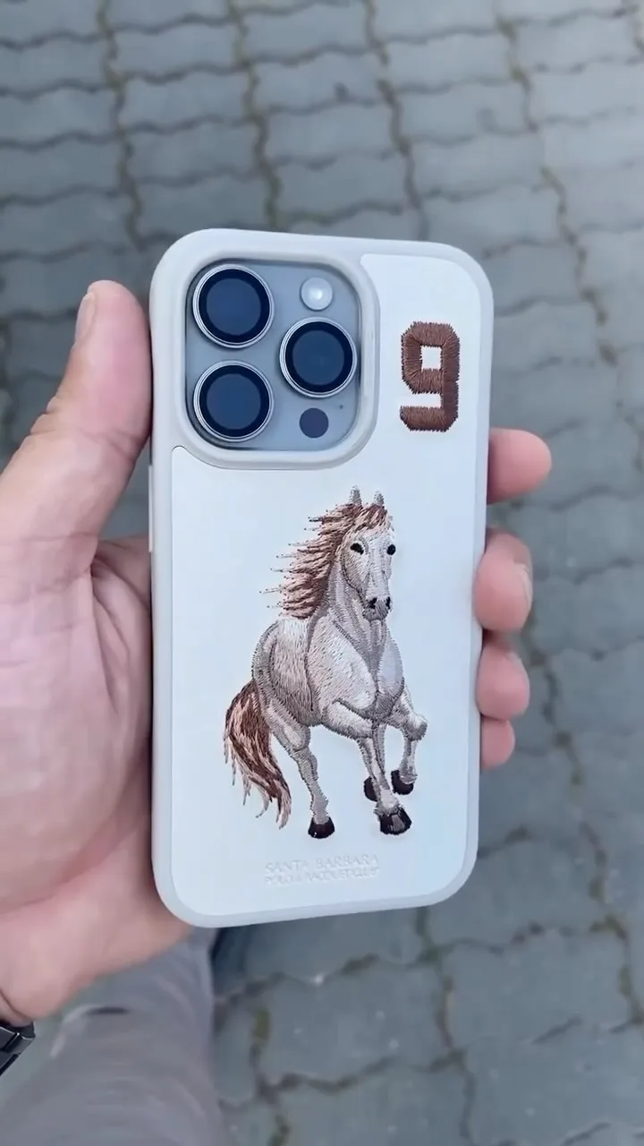 گارد گوشی پولو Polo، رنگ سفید و قهوه‌ای، طرح برجسته اسب