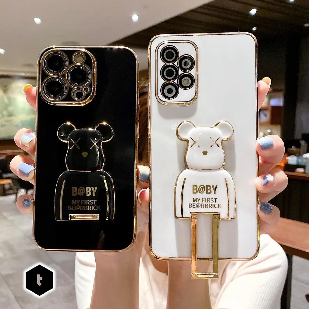 قاب خرس بیربریک استندشو Be@rbrick، رنگ مشکی، سفید و طلایی، جنس پلاستیک، طرح شخصیت کارتونی، مدل برجسته با استند