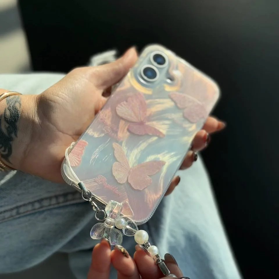 قاب پروانه‌ای در مه — عکس ۳