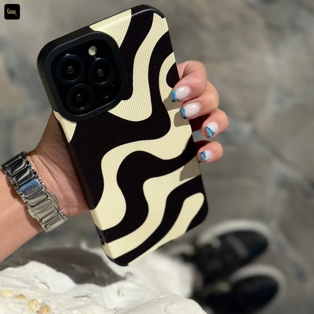 قاب گوشی زبرا هاشور — عکس ۲