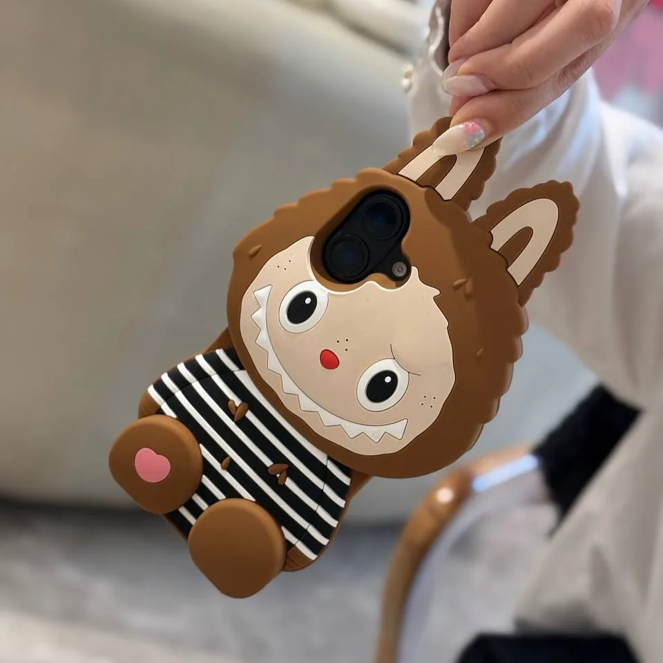 قاب سیلیکونی سه‌بعدی لابوبو — عکس ۲