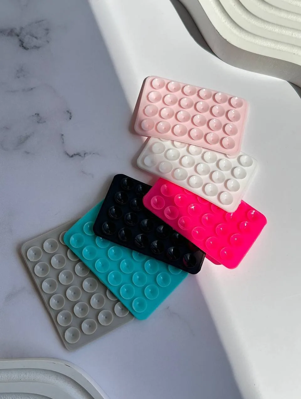 نگه‌دارنده سیلیکونی چسبی دورو — عکس ۳