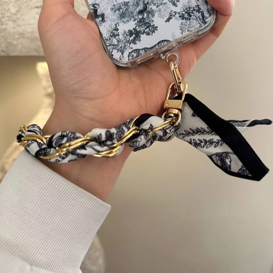 قاب طرح‌دار با بند — عکس ۶