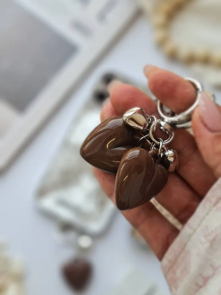 قاب پلنگی طوسی با آویز قلب — عکس ۱۰