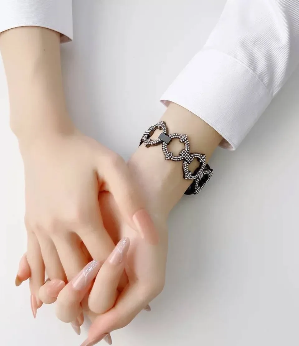 بند اپل واچ فلزی نگین‌دار — عکس ۳