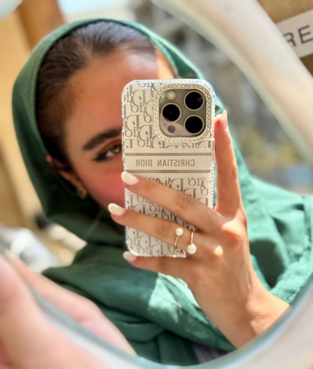 قاب سفید طرح‌دار — عکس ۳