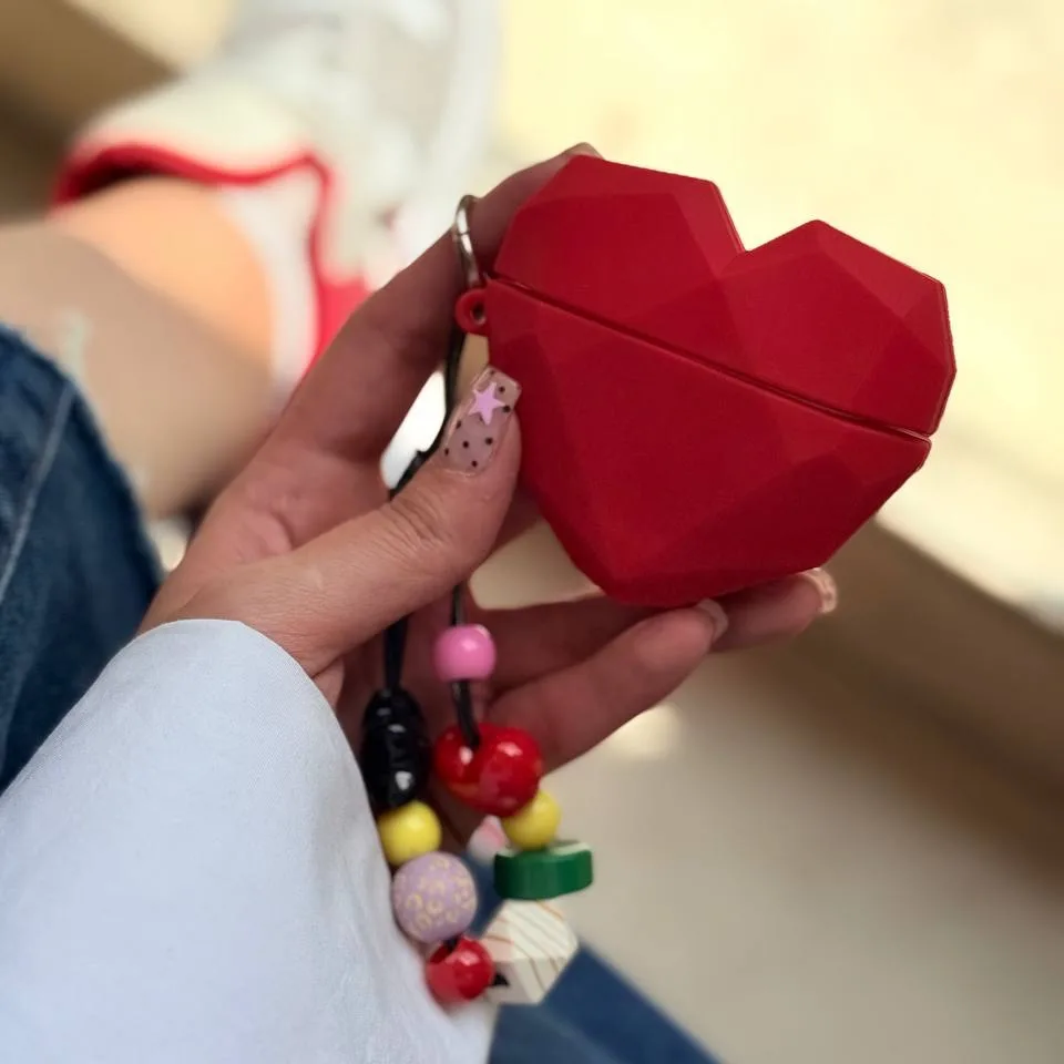 کاور ایرپاد قلب قرمز با آویز — عکس ۳