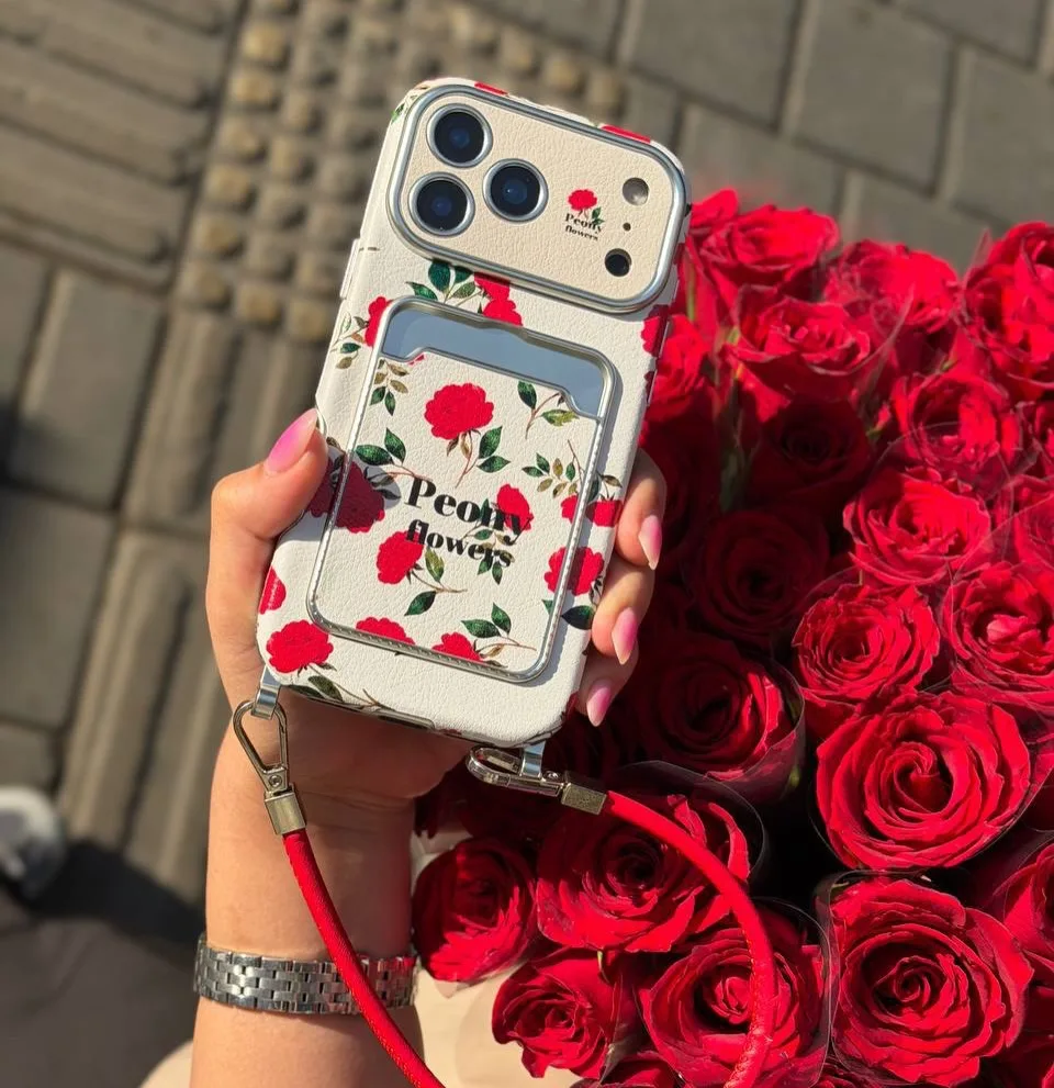 قاب رز قرمز با بند چرمی — عکس ۳