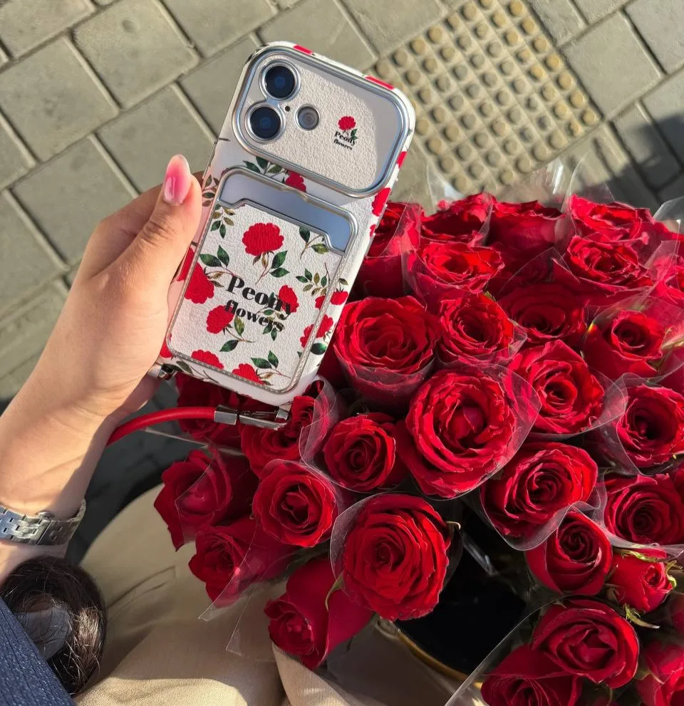 قاب رز قرمز با بند چرمی — عکس ۶