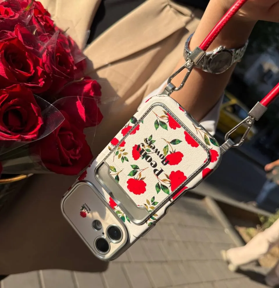 قاب رز قرمز با بند چرمی — عکس ۷