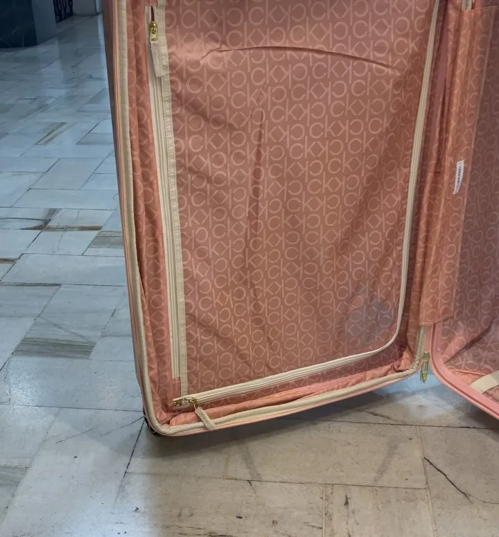 چمدان چهارچرخ دوبل، رنگ صورتی و کرم، جنس پارچه، سخت، دارای زیپ داخلی