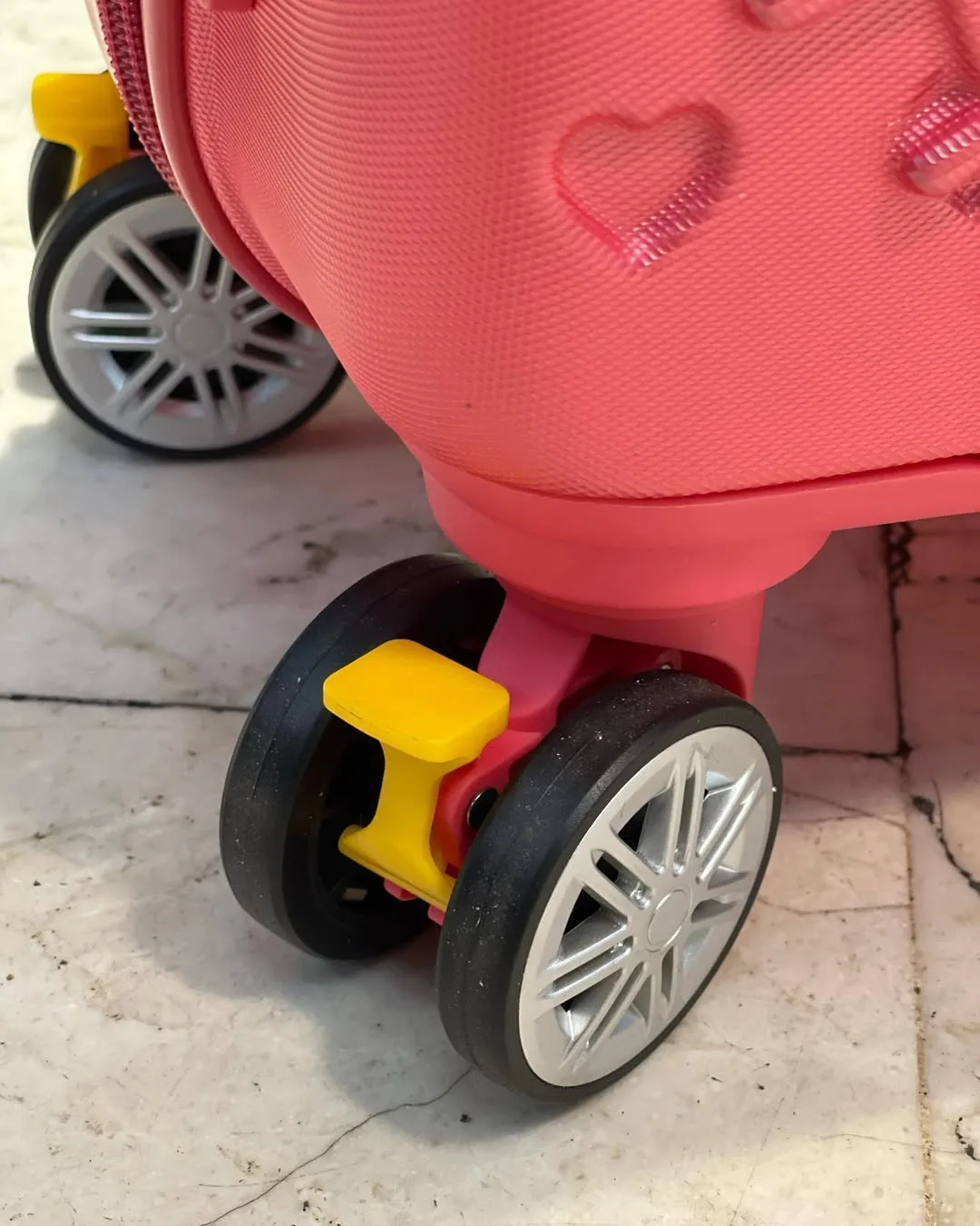 ست چمدان کودک سبک طرح مینیون — عکس ۵