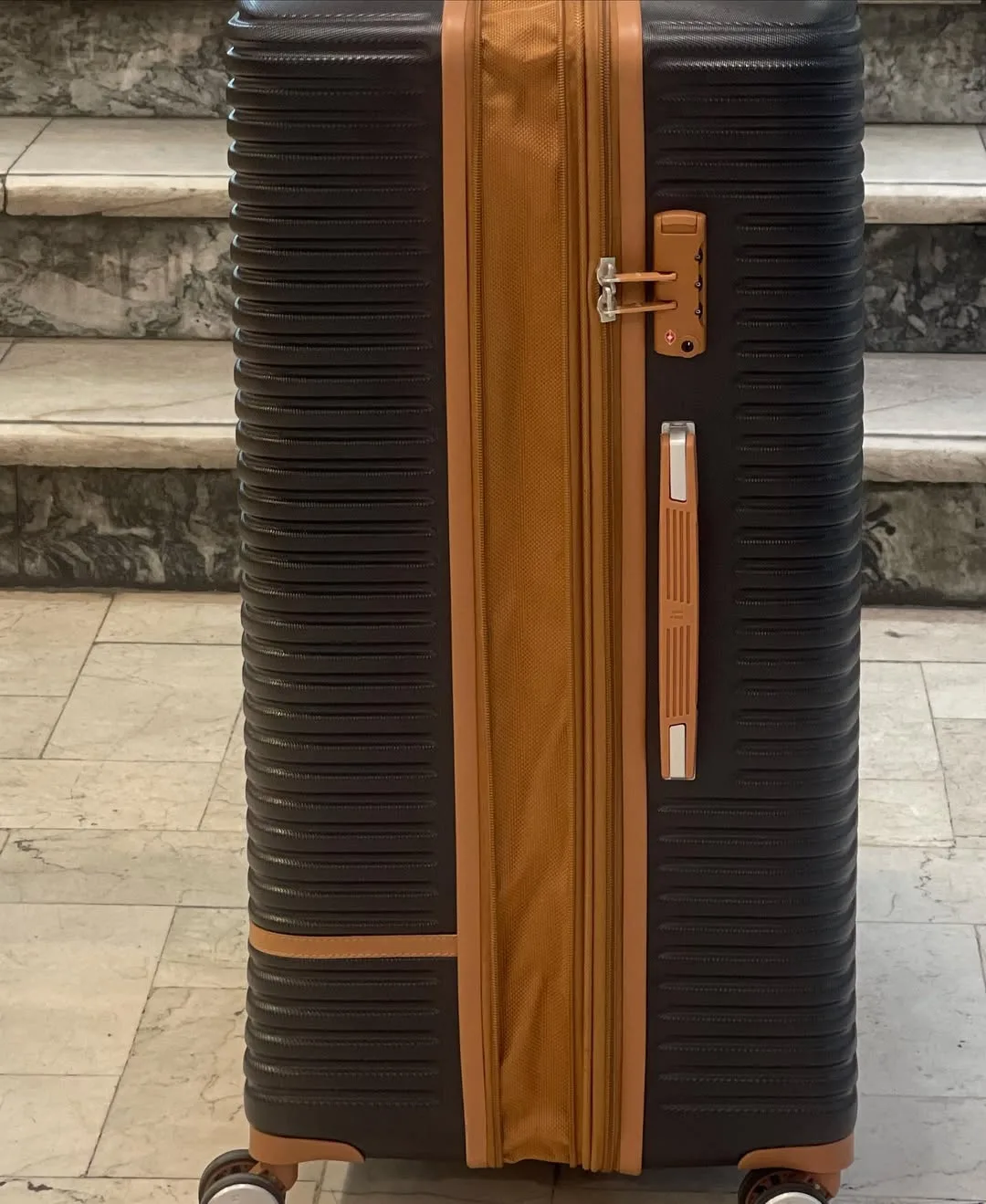 چمدان سایز بزرگ — عکس ۵