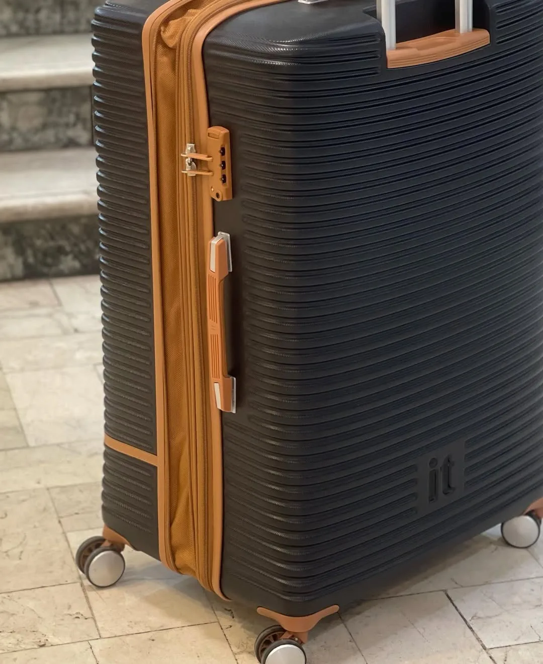 چمدان سایز بزرگ — عکس ۶