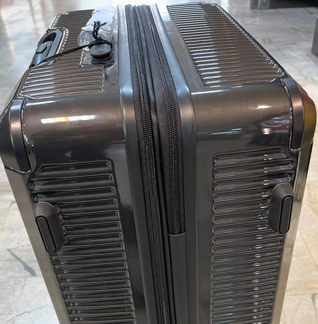 چمدان کوچک ۵۰ بدون چرخ — عکس ۵