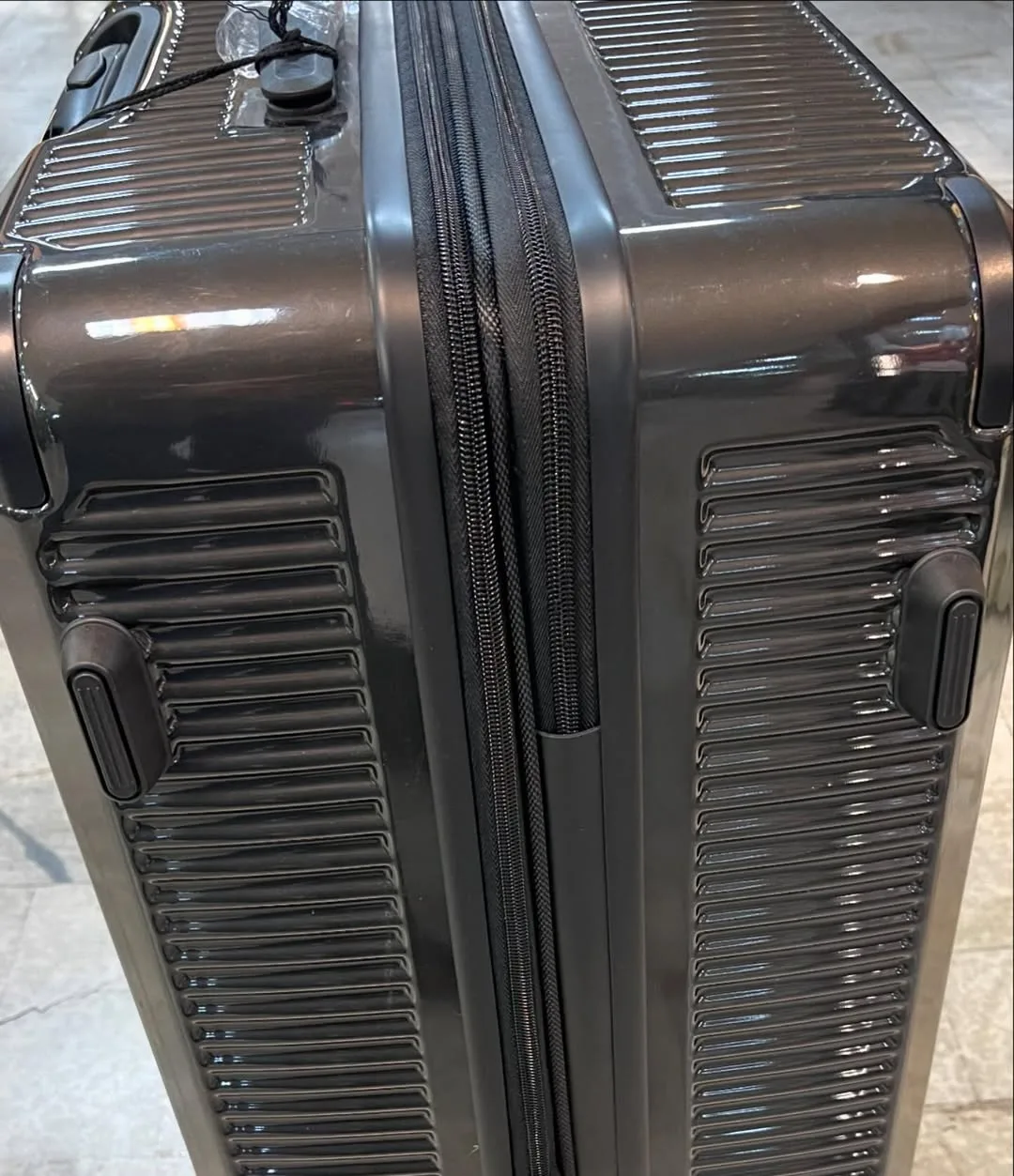 چمدان کوچک ۵۰ بدون چرخ — عکس ۷