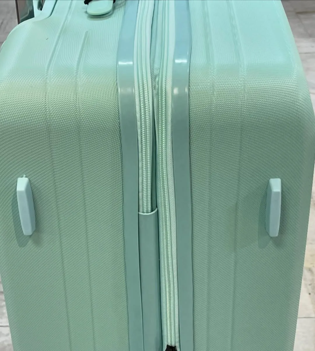 چمدان کوچک ۵۰ بدون چرخ — عکس ۴