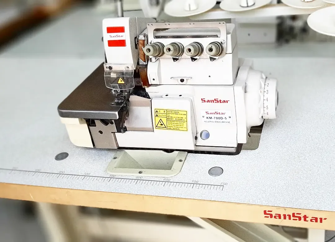 چرخ سردوز پنج‌نخ دینام سرخود 700D-5 SanStar، رنگ سفید، جنس فلز، اورلاک صنعتی