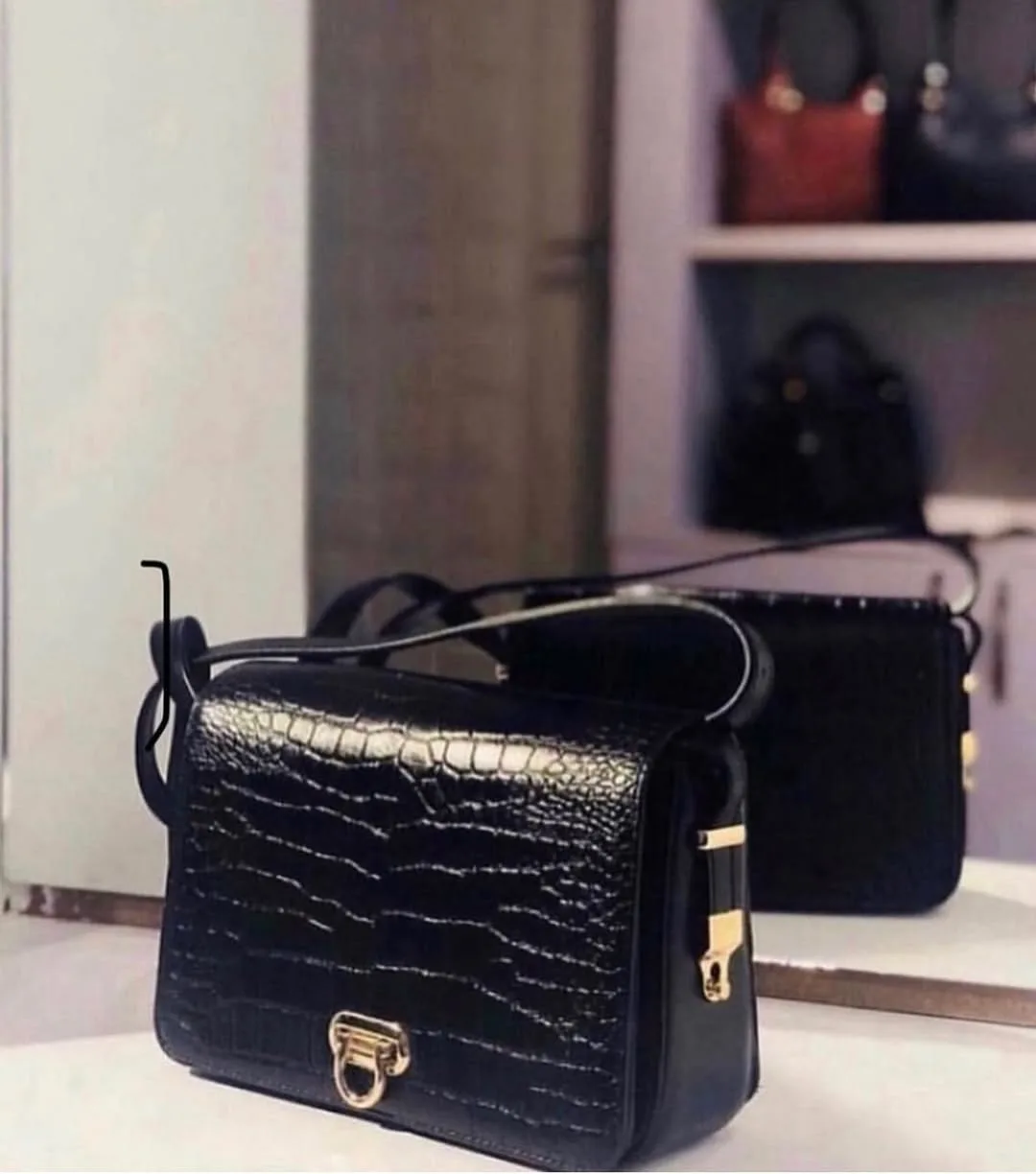 کیف دوشی چرم زنانه چرمانی
