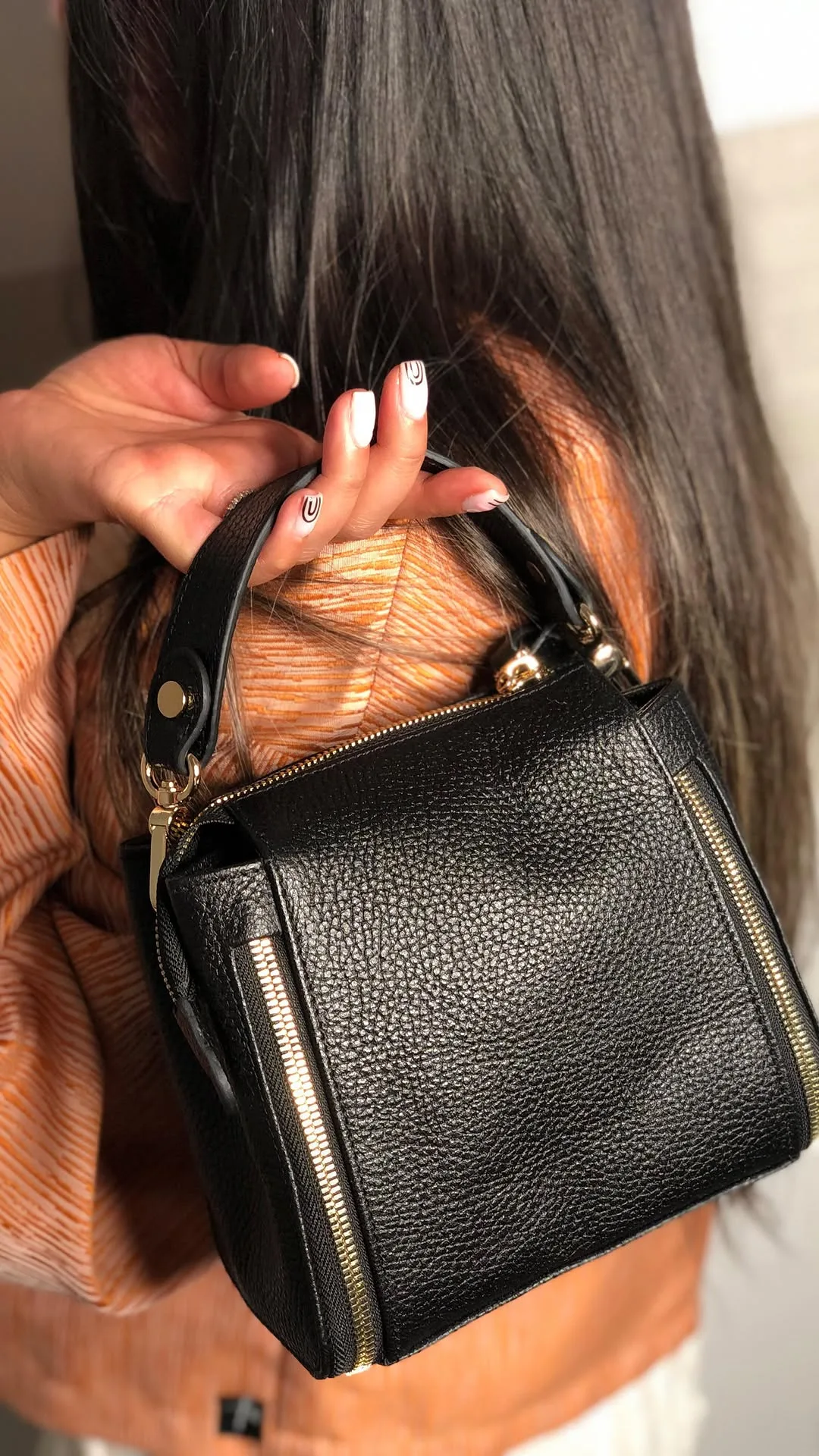 کیف دوشی چرم زنانه چرمانی، رنگ مشکی، دستی، کوچک