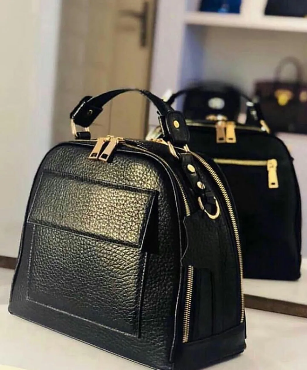 کیف دستی چرم زنانه، رنگ مشکی، گنبدی، زیپ‌دار