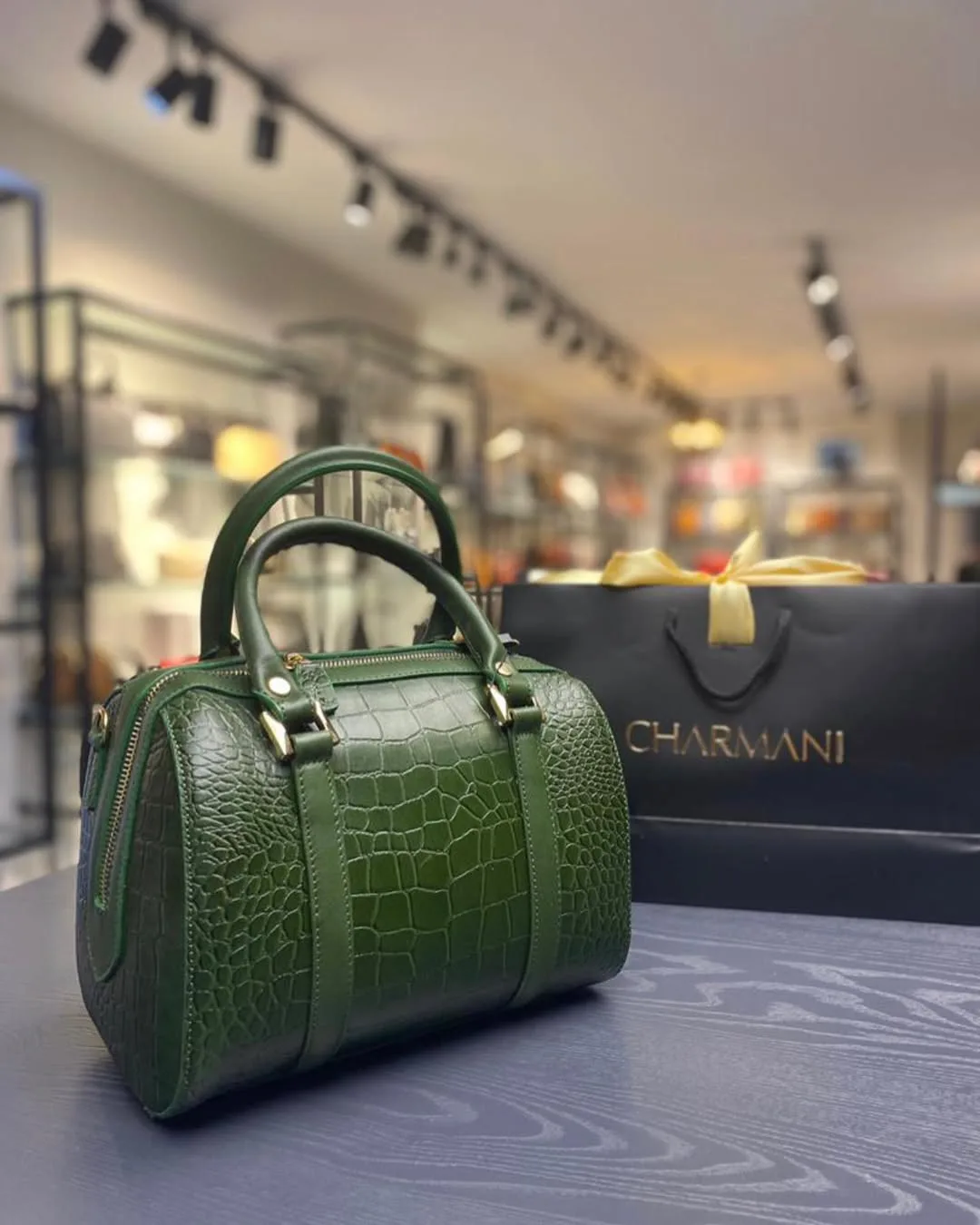 کیف دستی چرم، رنگ سبز، استوانه‌ای