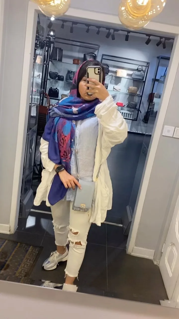 کیف دوشی زنانه مدل LO150، رنگ سفید، آبی و مشکی، جنس چرم