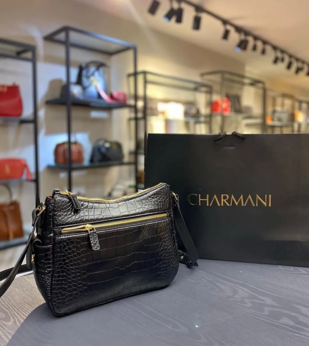 کیف دوشی چرم مشکی چرمانی