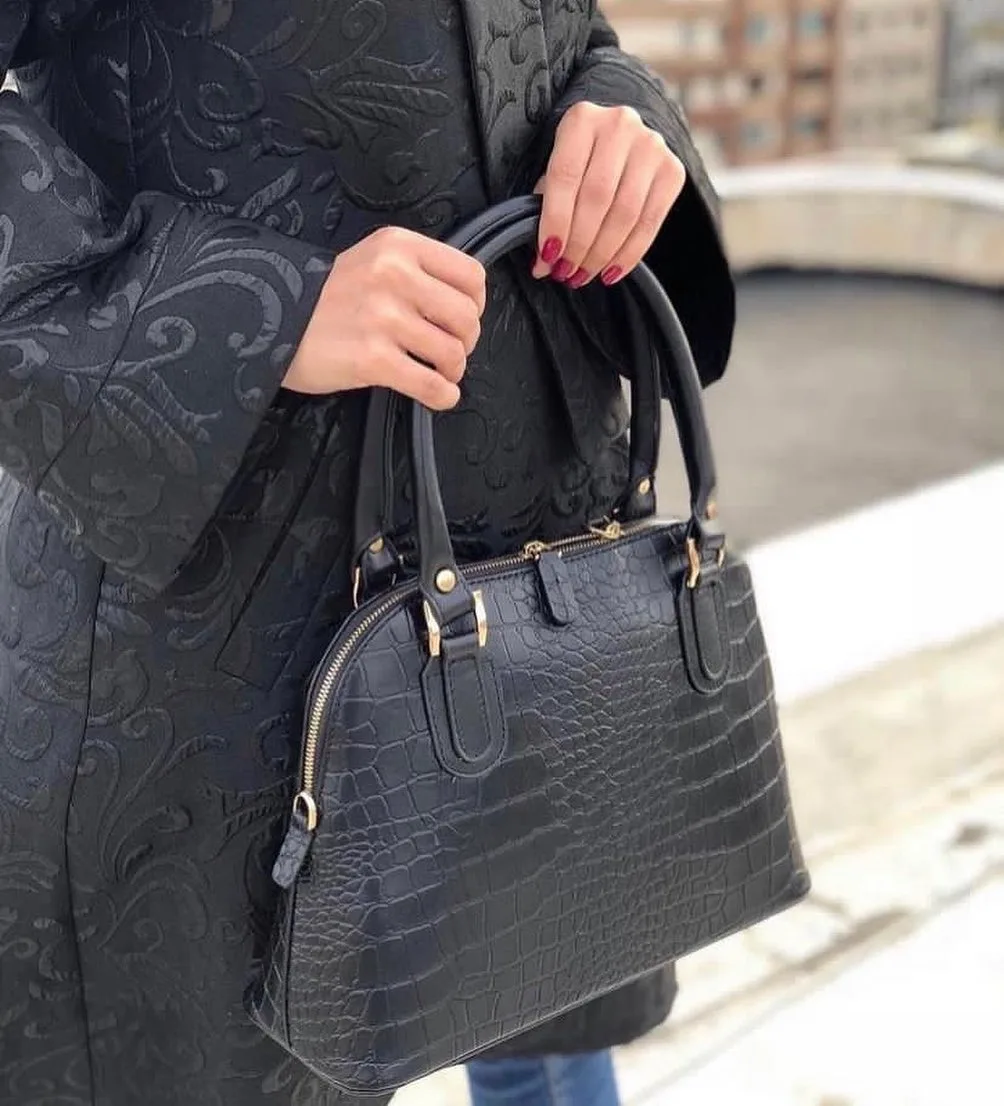 کیف دستی چرم مدل دیبا مشکی چرمانی، طرح پلنگی، بزرگ
