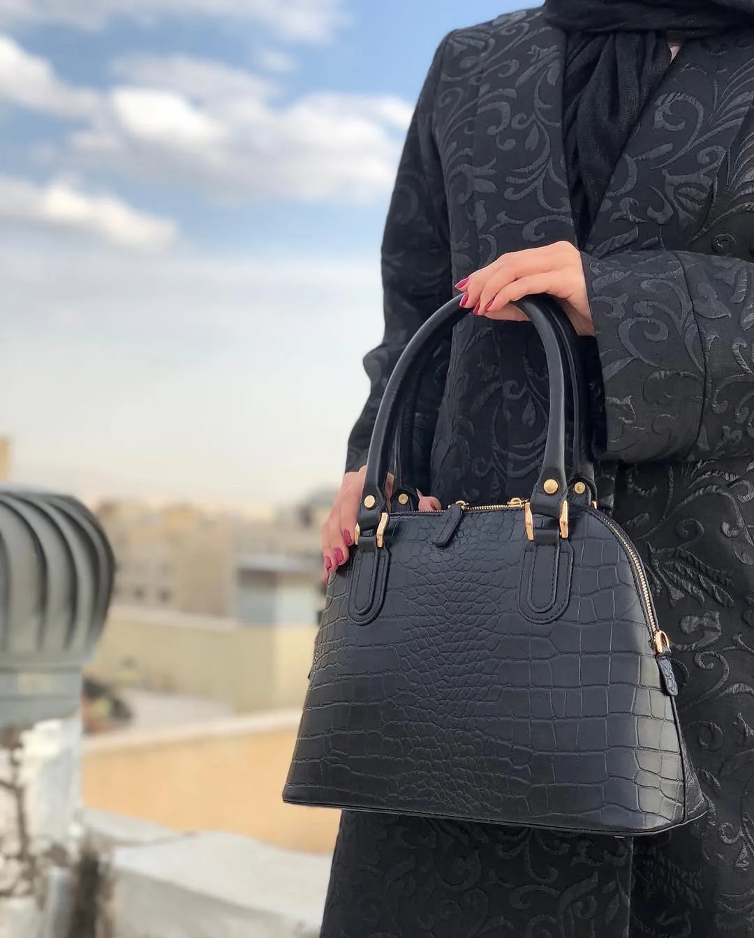 کیف دستی چرم طبیعی دیبا، رنگ مشکی، طرح طرح حیوانی، متوسط