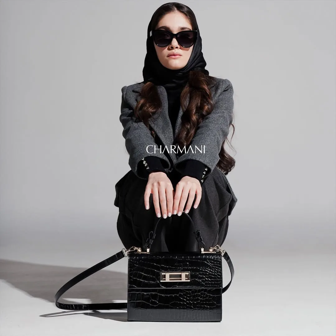 کیف چرم طبیعی مدل BELLO، رنگ مشکی و خاکستری، طرح طرح کروکودیلی، دستی و دوشی، مستطیلی