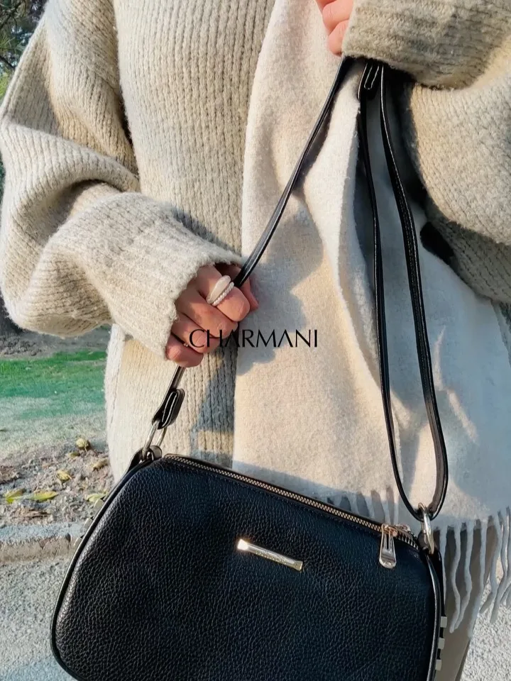 کیف زنانه چرم چرمانی، رنگ مشکی و طلایی، دوشی